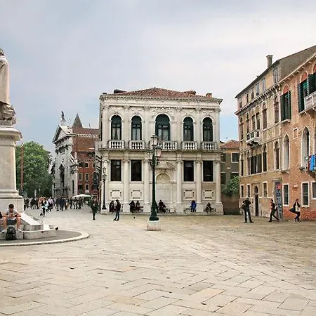 Signorile Su Corte Veneziana